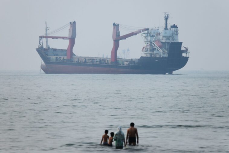 iran-says-it-won’t-‘allow’-other-countries-to-de-mine-the-strait-of-hormuz