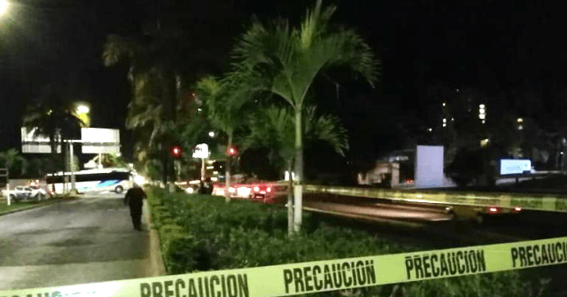 real-life-‘citizen-vigilante’-in-mexico-goes-viral-after-taping-up-thieves
