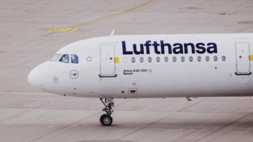 fitness-influencer-says-lufthansa-told-her-she-looked-‘naked,’-forced-her-to-zip-up-before-boarding-flight