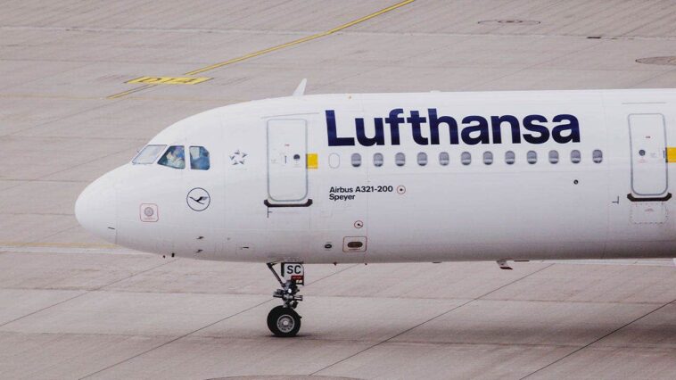 fitness-influencer-says-lufthansa-told-her-she-looked-‘naked,’-forced-her-to-zip-up-before-boarding-flight