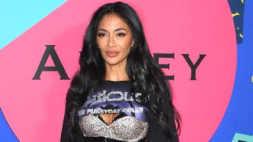 nicole-scherzinger-flaunts-toned-abs-in-blue-bikini-during-birthday-beach-vacation