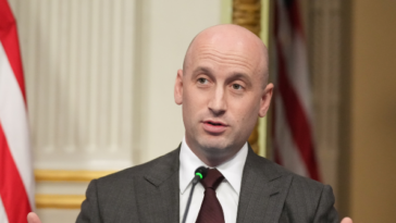 stephen-miller:-birthright-citizenship-is-‘destructive-and-dangerous’