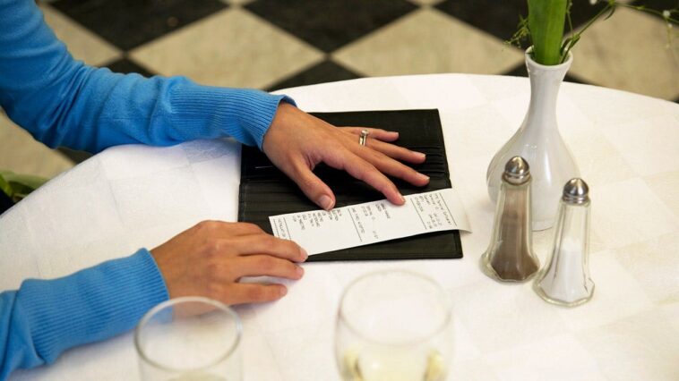automatic-tip-or-service-charge?-new-state-law-requires-restaurants-to-tell-diners-before-they-order