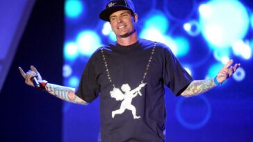 vanilla-ice-explains-why-he-will-always-‘raise-the-flag’-at-his-shows-after-doubling-down-on-freedom-250-show