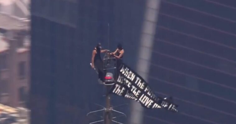 developing:-masked-couple-climbs-the-empire-state-building,-unfurl-banner…-marriage-proposal?-(video)