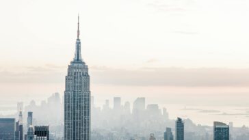 watch:-lovebirds-arrested-after-daring-climb-to-top-of-empire-state-building
