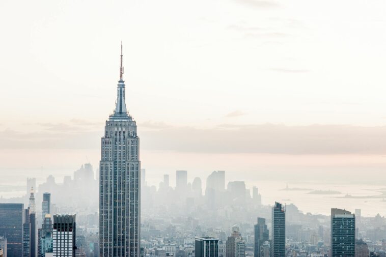 watch:-lovebirds-arrested-after-daring-climb-to-top-of-empire-state-building