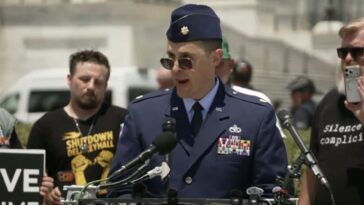 watch:-us-air-force-major-arrested-for-illegally-protesting-on-capitol-steps-while-calling-for-trump’s-impeachment-in-uniform-–-rep.-al-green-applauds-illegal-demonstration