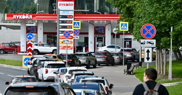 ukraine-strikes-on-russian-oil-refineries-spark-fuel-shortages