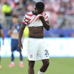 alexi-lalas-rips-referees-after-folarin-balogun-red-card-in-team-usa-win:-‘an-absolute-joke’