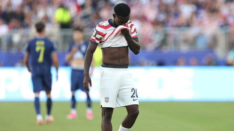 alexi-lalas-rips-referees-after-folarin-balogun-red-card-in-team-usa-win:-‘an-absolute-joke’