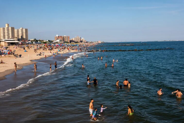 ‘do-not-swim’-warning-issued-for-5-new-york-city-beaches-with-high-bacteria-for-4th-of-july-weekend