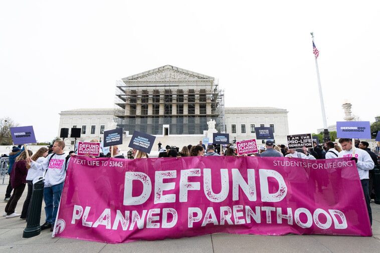 defunding-planned-parenthood-is-courageous,-appeasing-it-is-not