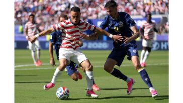 must-see:-the-moment-us-world-cup-team-bows-in-prayer-to-god-before-entire-stadium-after-critical-victory