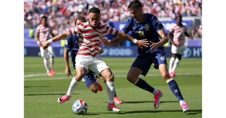 must-see:-the-moment-us-world-cup-team-bows-in-prayer-to-god-before-entire-stadium-after-critical-victory