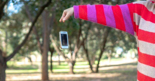 new-york’s-‘summer-of-ludd’-festival-teaches-gen-z-to-disconnect-from-big-tech
