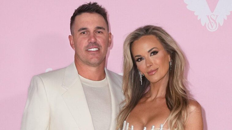 jena-sims’-golf-swing-could-use-some-work,-buy-rocky’s-mouthguard-&-roofers-fight-on-the-job