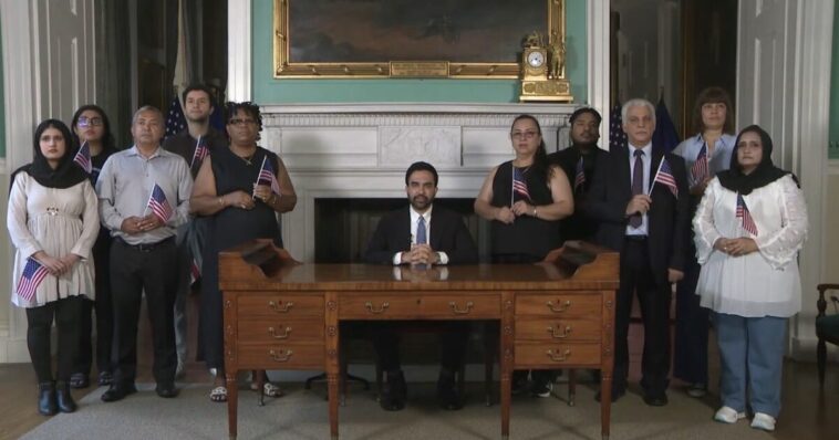 watch:-nyc-mayor-zohran-mamdani-gives-divisive-july-4-address-behind-george-washington’s-desk-surrounded-by-foreigners-–-says-america-is-an-“arena-of-supremacy”-and-its-citizens-are-“small,-weak-and-unoriginal”