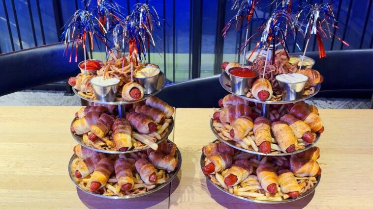 american-restaurant-chain-celebrates-nation’s-250th-with-‘amazing’-hot-dog-tower
