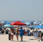 suspected-shark-attack-at-ny-beach-leaves-swimmer’s-‘bone’-exposed:-sources