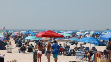 suspected-shark-attack-at-ny-beach-leaves-swimmer’s-‘bone’-exposed:-sources
