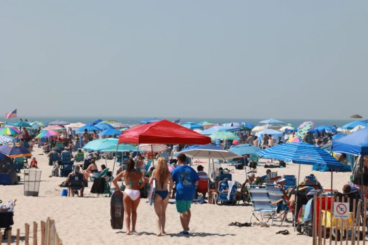 suspected-shark-attack-at-ny-beach-leaves-swimmer’s-‘bone’-exposed:-sources