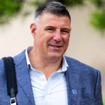 patriots-head-coach-mike-vrabel,-wife-spotted-en-route-to-taylor-swift-and-travis-kelce’s-wedding
