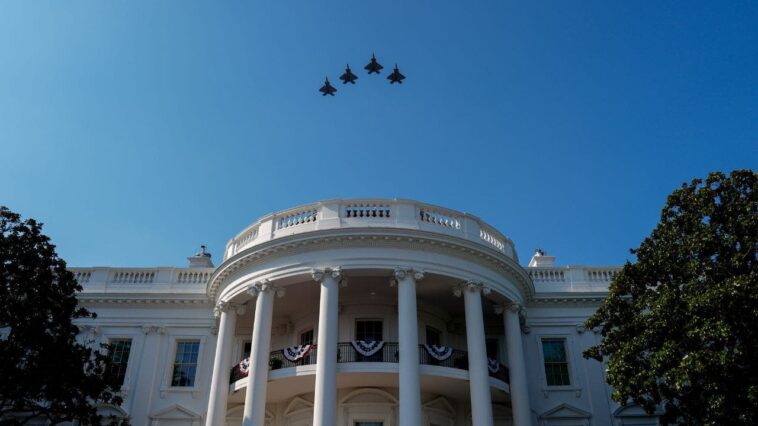 fourth-of-july-app-guides-spectators-through-nine-hour-air-show-from-nasa-jets-to-b-1-bombers