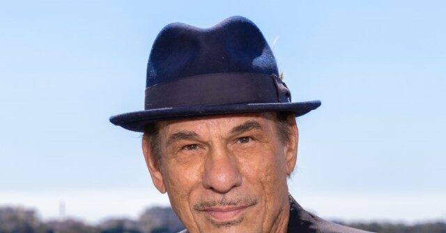 america-250:-robert-davi-sings-american-songbook,-knocks-pop-music-that-doesn’t-‘lift-or-inspire’