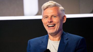 comedian-des-bishop-on-how-america-made-him-funnier-and-his-‘healthy-collaboration’-with-wife-hannah-berner