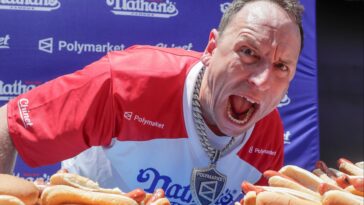 top-dog!-joey-chestnut-wins-4th-of-july-nathan’s-hot-dog-eating-contest