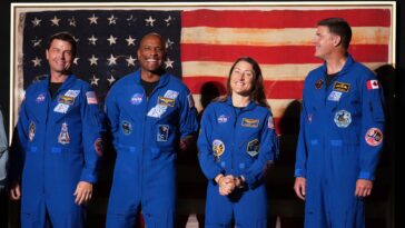 trump-recognizes-artemis-ii-astronauts-during-fourth-of-july-speech:-‘assume-you’re-heading-to-mars’