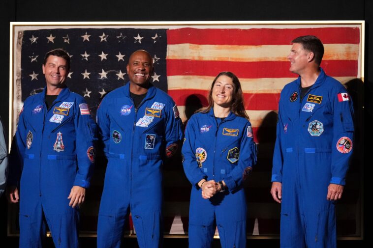 trump-recognizes-artemis-ii-astronauts-during-fourth-of-july-speech:-‘assume-you’re-heading-to-mars’