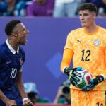 paraguay-goalie-tosses-ball-at-france’s-kylian-mbappe-after-world-cup-showdown