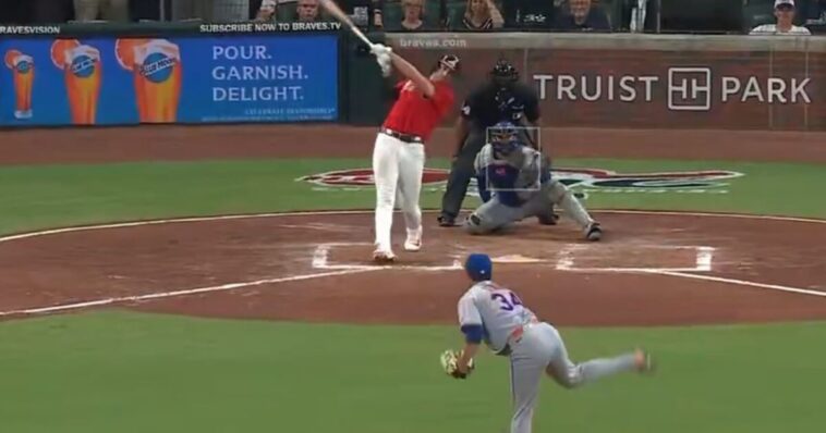braves-fans-belt-out-‘country-roads’-as-matt-olson-homers