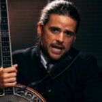british-musician-wishes-america-a-happy-250th-birthday-with-entertaining-history-lesson-about-the-uniquely-american-instrument,-the-banjo-(video)