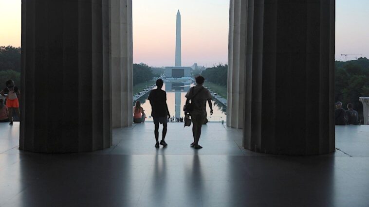 trump-shares-news-of-‘crystal-clear’-reflecting-pool,-calls-for-vandalism-suspect’s-arrest