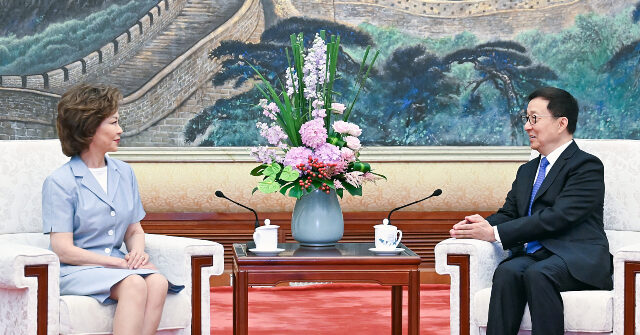 mcconnell’s-china-connected-wife-met-with-china’s-vp-in-beijing-3-days-after-her-husband-was-rushed-to-hospital