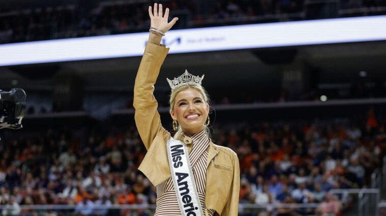 new-laker-walker-kessler-popped-the-question-to-his-former-miss-america-girlfriend-abbie-stockard