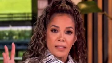 ‘the-view’-co-host-sunny-hostin-says-american-flags-make-her-feel-‘unsafe’-(video)