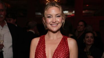 kate-hudson-stuns-in-black-bikini-during-greek-getaway-with-fiance-and-kids