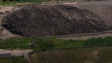 massive-canadian-snow-piles-survive-scorching-97-degree-heatwave