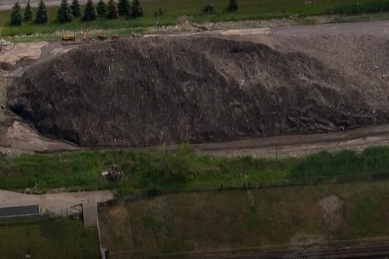 massive-canadian-snow-piles-survive-scorching-97-degree-heatwave