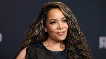 the-view’s-sunny-hostin-says-american-flags-make-her-feel-‘unsafe’