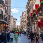 brazen-pickpockets-prey-on-vulnerable-tourists-as-vacation-island-is-swarmed-by-millions