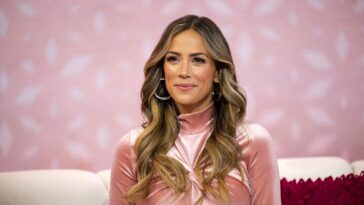 jana-kramer-shows-off-her-toned-abs-in-a-bikini-during-patriotic-fourth-of-july-lake-weekend