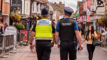 watch:-uk-‘enforcement-officers’-see-alleged-immigrant-kick-brit-off-his-bicycle,-then-assist-attacker’s-escape