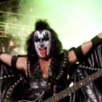 kiss-bassist-gene-simmons-praises-america,-blasts-illegal-border-crossings