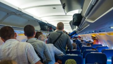 major-airline-roasts-passengers-who-jump-up-right-after-landing,-igniting-fierce-backlash