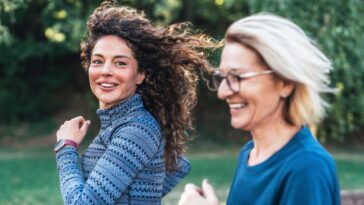 one-walking-habit-could-signal-a-healthier-brain-after-80,-scientists-say